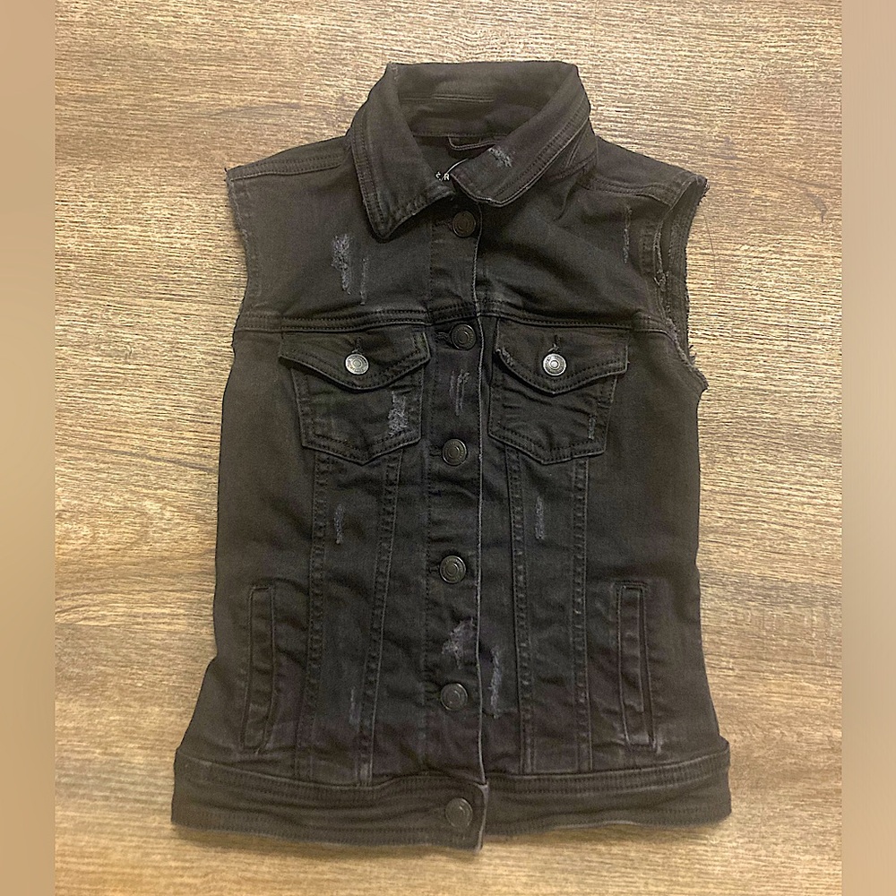 *NWOT* Aeropostale distressed black jean vest